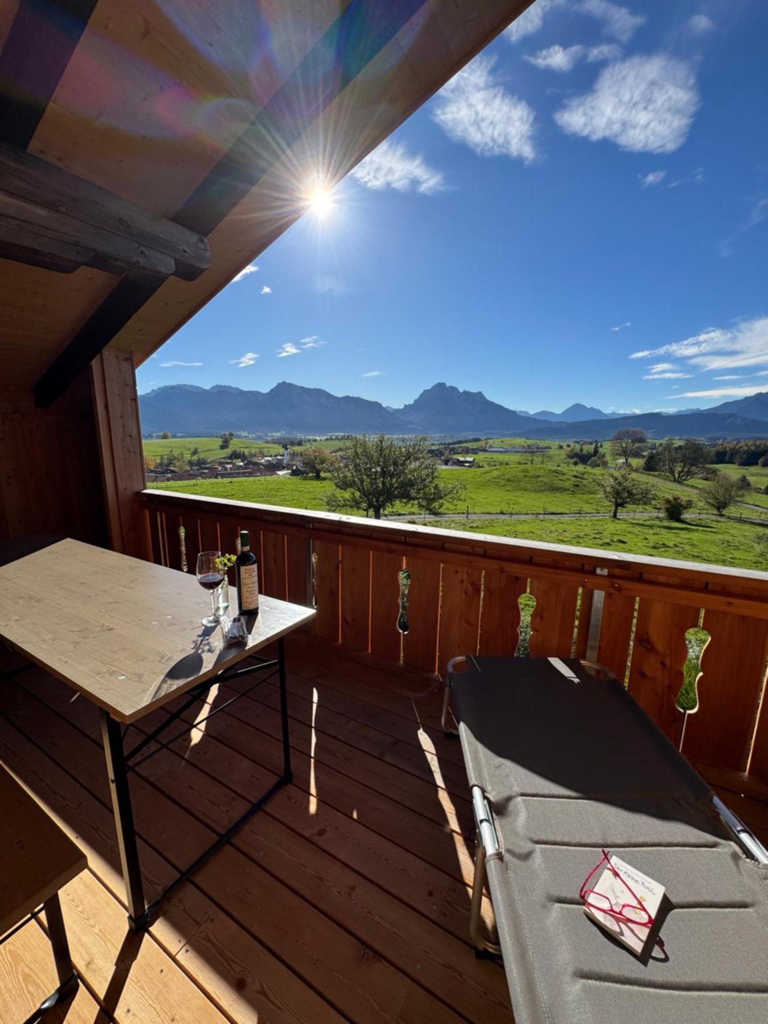 Chalet - Ferienwohnungen - Biohof Stoeger - Panoramasuedbalkon - Grandiose Aussicht Auf See, Berge Und Schloss Neuschwanstein 리덴 외부 사진